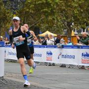 Logan Smith on his way to setting a new PB at the Frankfurt Marathon